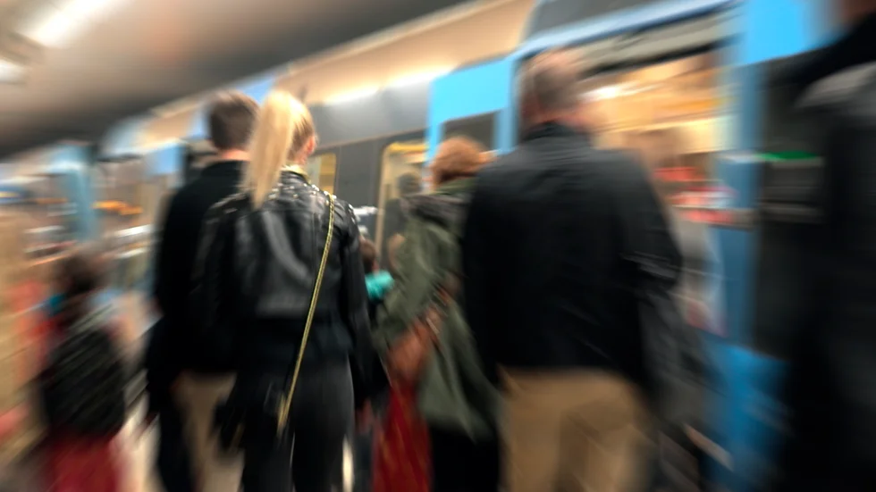 Folk har börjat slappna av lite grann – det tror SL kommer att öka trycket på kollektivtrafiken. Arkivbild.