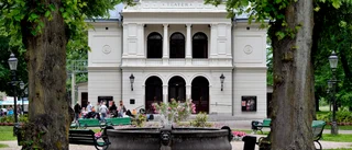 De berättar sanningar och skrönor om Nyköpings teater: "Gammal regnrock som ingen vågade röra"