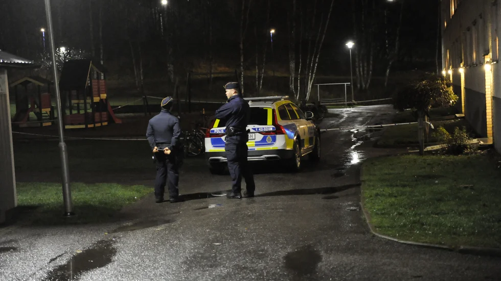 Polisen har under lördagskvällen spärrat av ett område i stadsdelen Vilbergen.