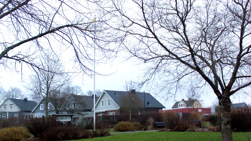 Här ska Vallabornas nya, tillfälliga flaggstång stå. 