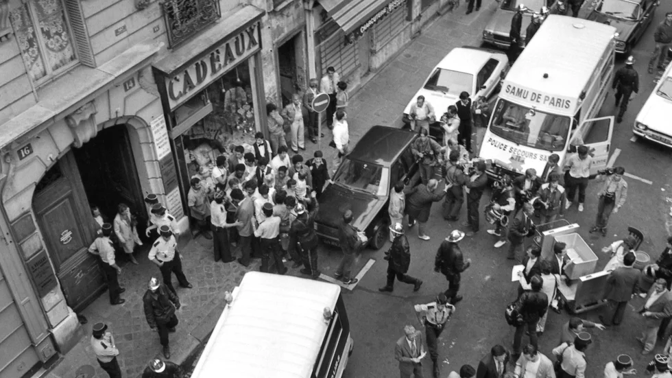 Skeenden utanför Chez Jo Goldenberg i Parisstadsdelen Marais, strax efter attacken den 9 augusti 1982. Arkivbild.