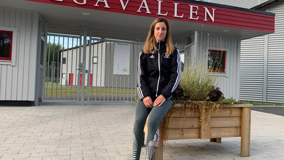 Rutinerade Frida Melin framför nyuppfräschade anrika Vegavallen i Tierp