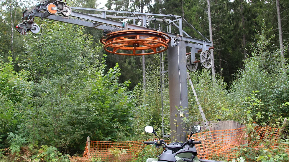 Hela anordningen kommer skruvas isär och flyttas. Bara fundamentet blir kvar. 