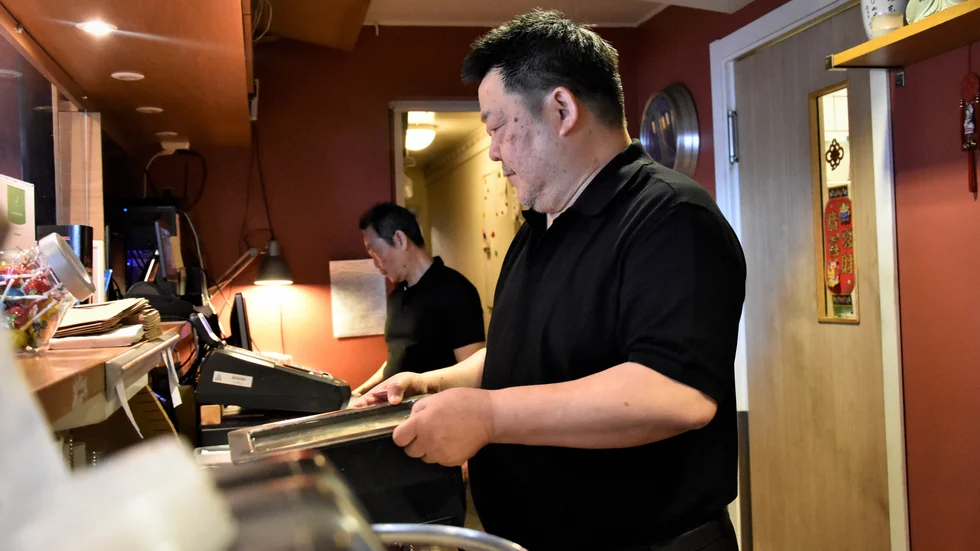 Restaurangägaren ser gruppen som jobbar tillsammans på Leilani som en familj.