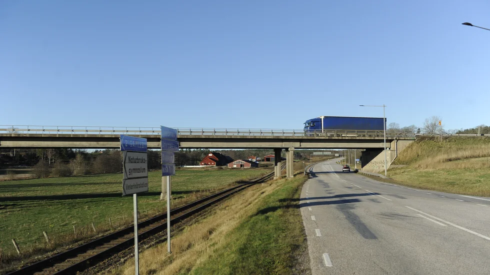 Här från Skramstad och söderut låg däckrester längs E22 under torsdagsförmiddagen.