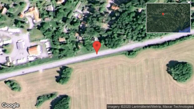 Fallna träd skapar problem i trafiken på väg 230