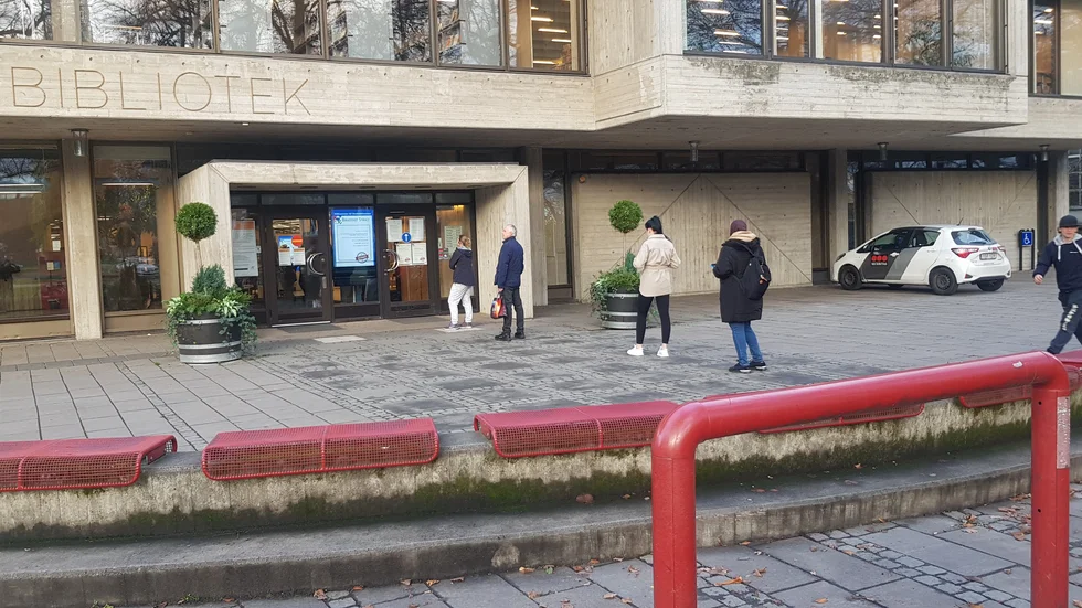 Kö in till Stadsbiblioteket.