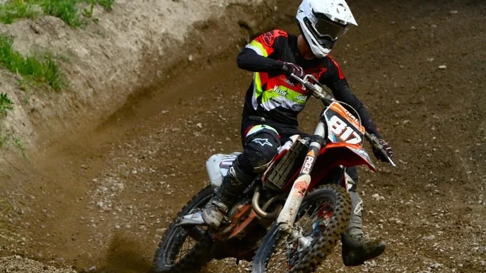 Max Lövgren hade en tuff debuthelg i elitklassen när SM-serien i motocross inleddes i Landskrona. 