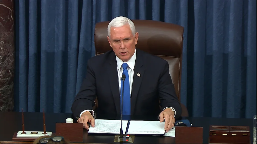 Vicepresident Mike Pence avvisar för första gången officiellt Demokraternas krav att han ska avsätta president Donald Trump. Bild från förra veckan.