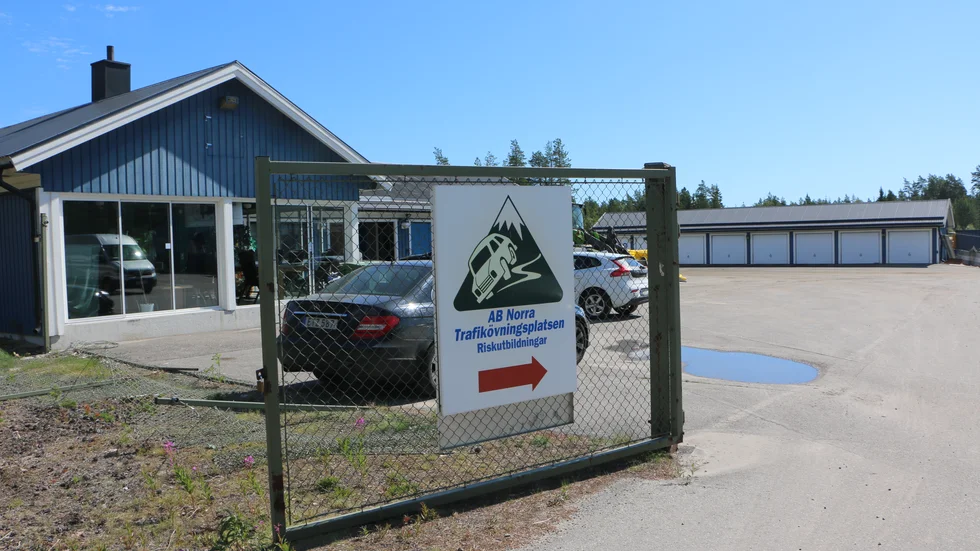 En kvinna som deltagit i en utbildning på halkbanan i Piteå, den så kallade risktvåan som krävs för svenskt körkort, har anmält företaget till Diskrimineringsombudsmannen, DO.
