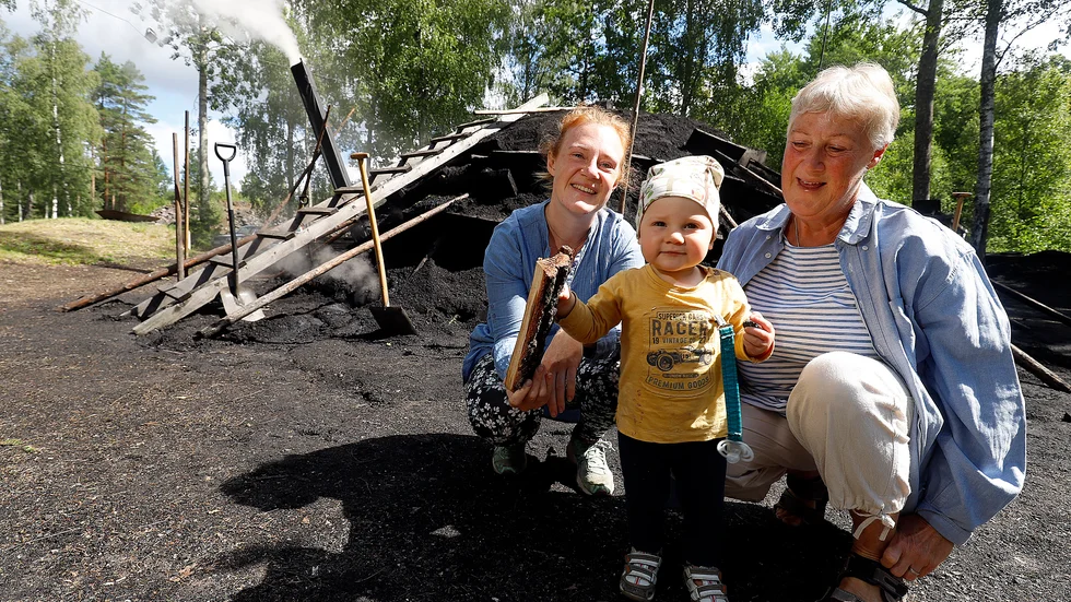 Ludwig Önnebro-Ahlqvist, 1,5 år, besökte Skottvång med mamma Karolina Önnebro för att hälsa på mormor och morfar Thomas och Ingela Önnebro.