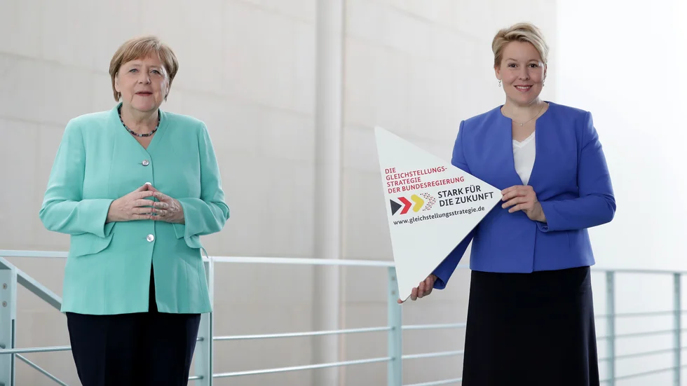 Förbundskansler Angela Merkel och familjeminister Franziska Giffey vid lanseringen av regeringens plan för ökad jämställdhet mellan könen.