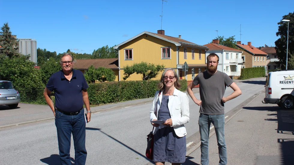 Christer Segerstéen (M), Lena Käcker Johansson (KD) och Erik Andersson (MP) hoppas att beslutet ska tas upp igen. 