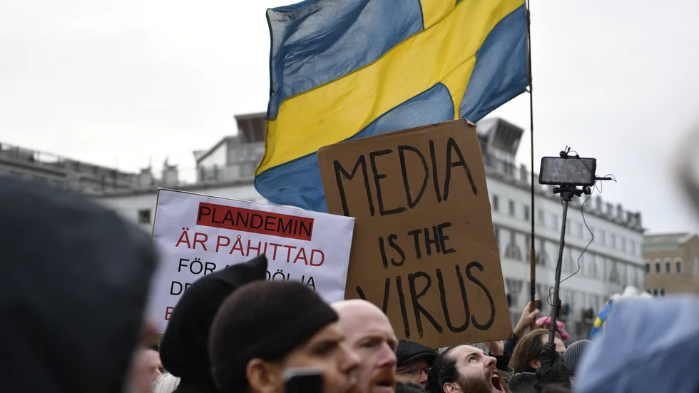 Pandemin är påhittad var den gemensamma nämnaren för Tusenmannamarschen i Stockholm i lördags.