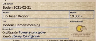 Gåva glädjer demensföreningen          