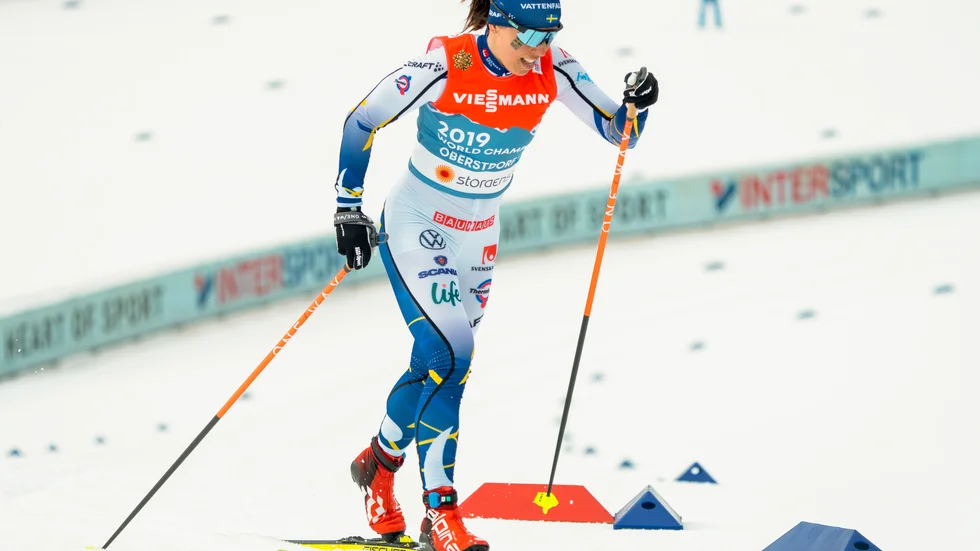 Charlotte Kalla bröt tremilen i Oberstdorf.
