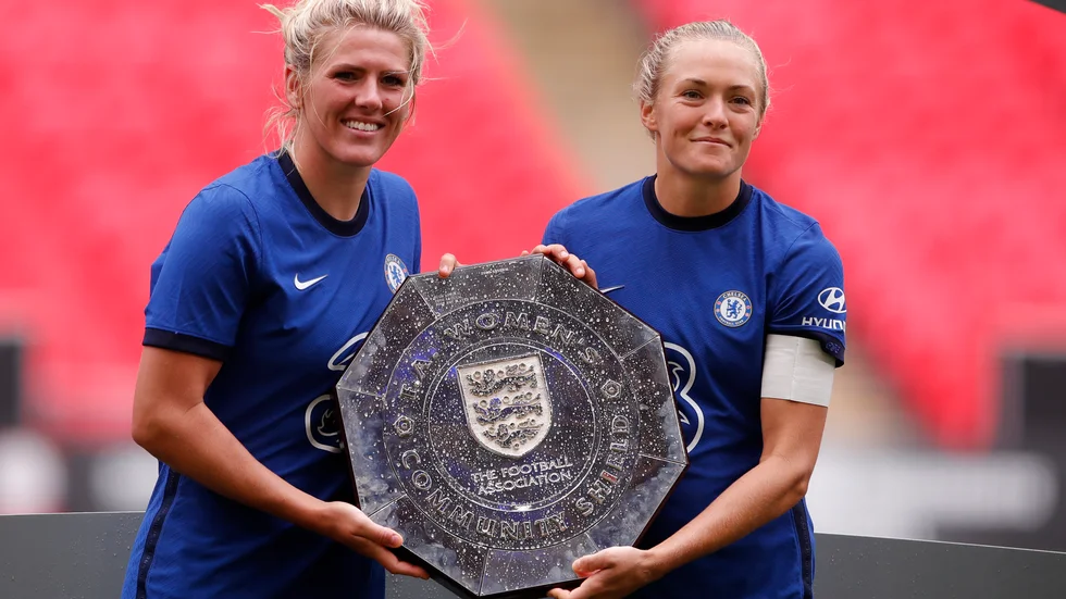 Magdalena Eriksson, höger, och hennes Chelsea fortsätter visas på Viaplay till 2024. Arkivbild.