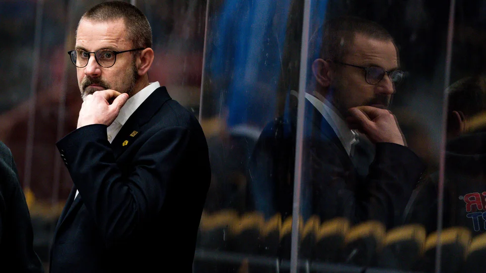 Tommy Samuelsson hade en framgångsrik tid i AIK – hans andra sejour i klubben – men lämnade förra våren. Nu kan han återvända till SHL. 