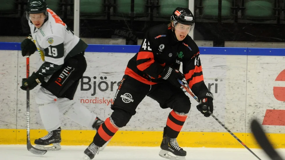 Spelskicklige centern Alex Levänen är tillbaka redan hemma mot Köping. På backsidan ser det mörkare ut med de nyligen skadade, Olle Hellström och Tim Thorsén.  