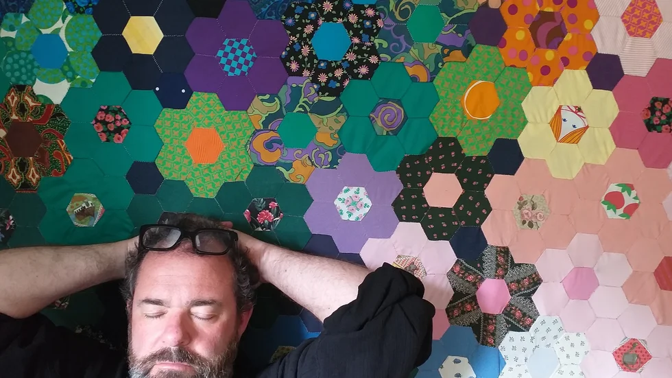 Poeten Johan Jönson slog igenom stort med den omfångsrika diktboken "Efter arbetsschema" (2008). Senast gav han ut det kritikerhyllade och prisade dubbelverket "Marginalia/Xterminalia" (2019).