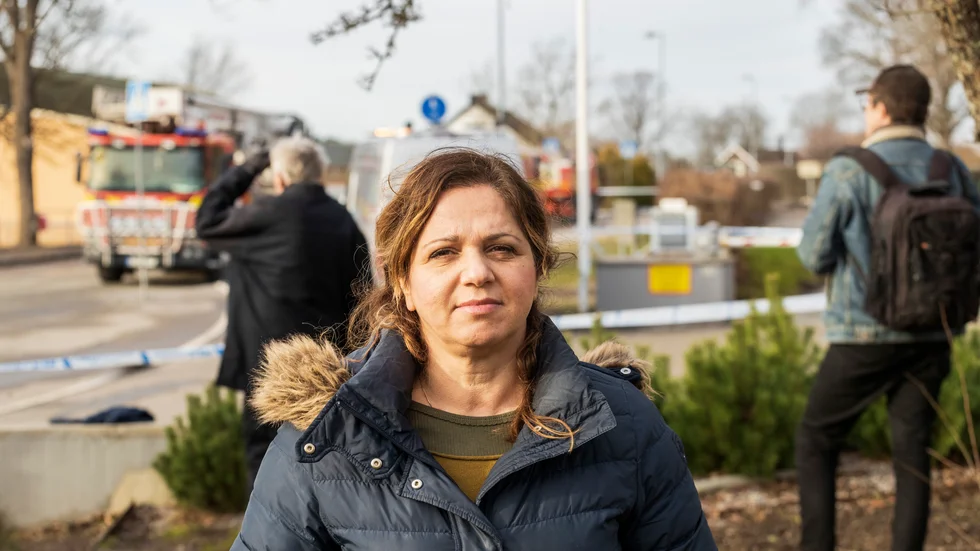 "I torsdags fick jag veta att båda mina barn var inlåsta på grund av hotet mot skolan. Det tog en lång stund innan jag fick tag i min dotter på mobiltelefonen, vilket var jättejobbigt", säger Filiz Guven.