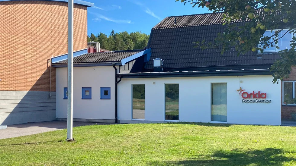 Samtliga kollektivanställda och flera tjänstemän vid Frödinge Mejeri permitteras och kommer att arbeta korttidsvecka i förstha hand mars månad ut.