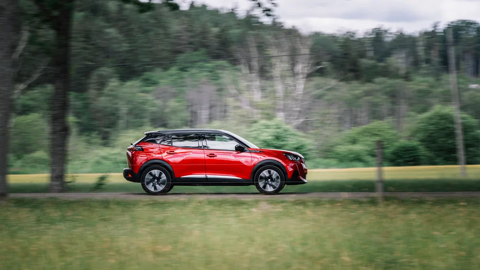 Testbilen har den högsta utrustningsnivån GT. Där ingår bland annat 10-tums pekskärm, Alcantaraklädsel (som är en syntetisk mocka), filassistans, döda vinkeln-varnare, adaptiv farthållare, automatiskt helljus, skyltavläsning, nyckellöst startsystem och parkeringssensorer fram och bak.