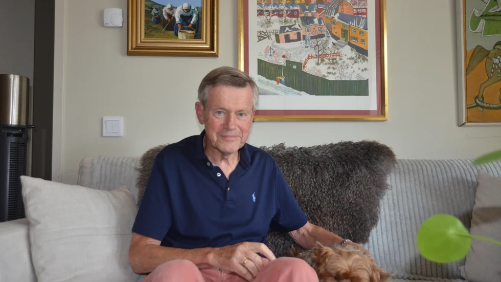Gunnar Rehnström och yorkshireterriern Wilma. 