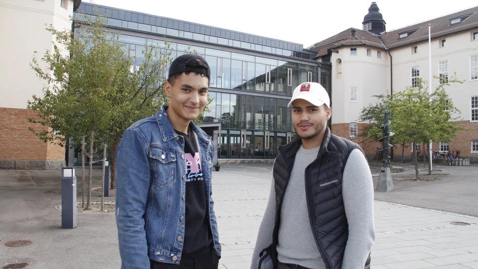 Mustafa Alkarawi och Alan Mohammed tycker att Thomasgymnasiet ligger för långt utanför stan.