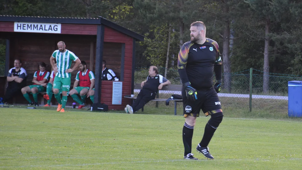 Fredrik Stöberg har utvecklats till lite av en skräckmotståndare för Djursdala SK. Ska han hålla nollan för sitt Storebro IF igen mot DSK?