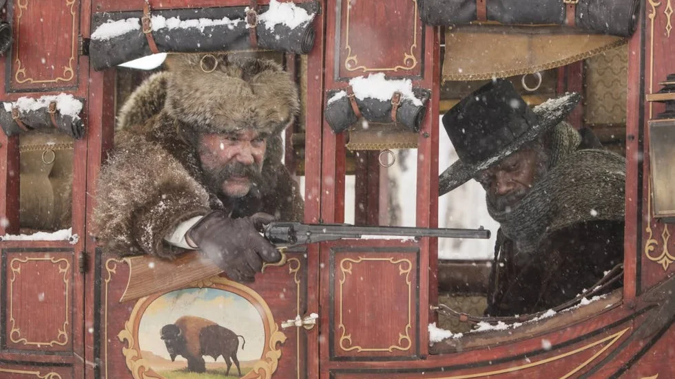 Fartfylld. Kurt Russell och Samuel L Jackson är två av de skickliga skådespelare som för "The Hateful eight" att leva trots all död.