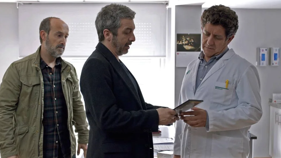 avier Cámara spelar Tomas och Ricardo Darín (senast på svenska biodukar i 2015 års argentinska Oscarsbidrag "Wild tales") gör rollen som den cancerdrabbade Julián i "Vänner för livet".