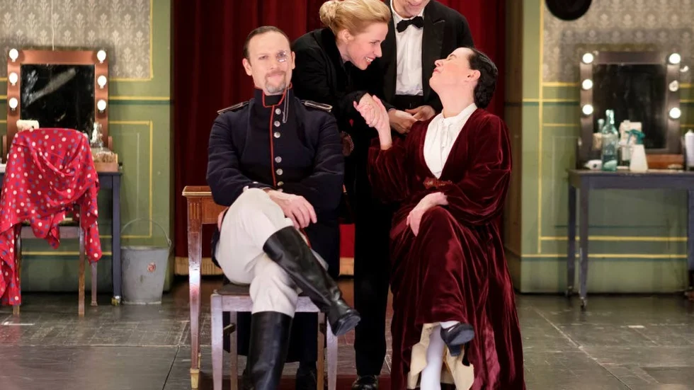Ensemblen i "Nysningen" på Uppsala stadsteater.
