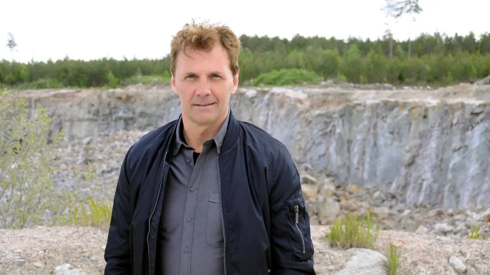 Mångsidig grop. Stengrytan i Griggebo är både arbetsplats, allsångsscen och nu även använd som inspelningslokal för Genikampen med Micke Leijnegard.