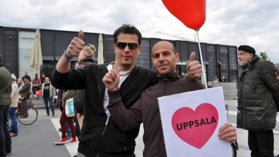 Deltagare på manifestation för "religionsfrihet, trygghet och sammanhållning" utanför resecentrum på lördagen.
