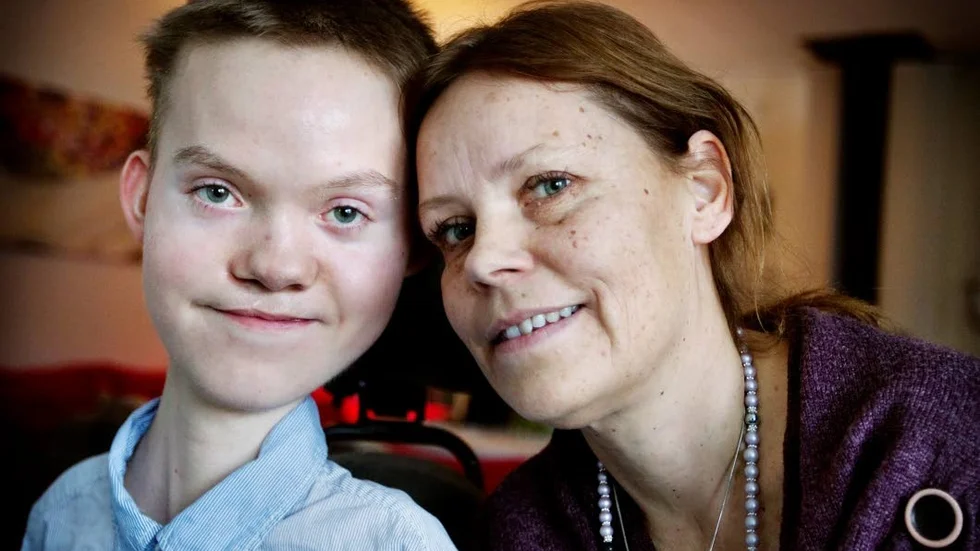 Bokdeltagare. 18-årige Jacob Dageryd i Rimbo medverkar i en bok där unga berättar om sina liv med muskelsjudom, hans mamma Catrine Dageryd är en av hans förebilder.