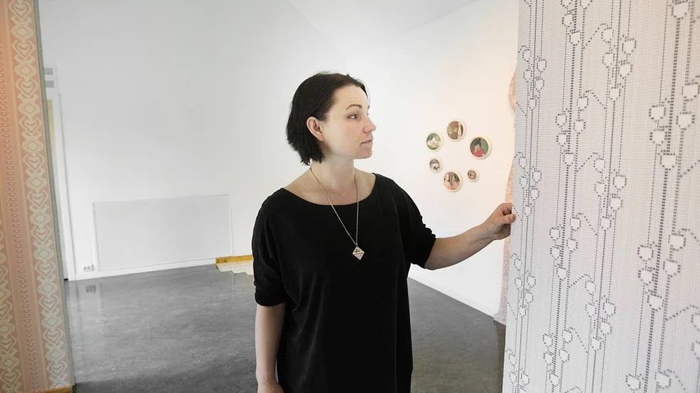 Assa Kauppi vid installationen "Vows of Silence".