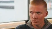 Nic Schröder från Sommarlovsmorgon driver hela Hata Göteborg i sin roll som fotbollshuliganen och sociopaten Mitander.