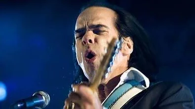 Förutom musikartist är Nick Cave konstnär och författare.