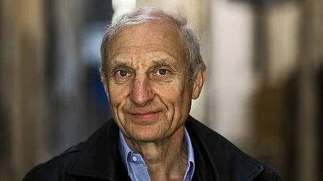 Det är mördarna som dödat, och jag betraktar dem som huvudpersoner i sin egen historia. Det är inte de vita som tvingat dem att göra det, säger Jean Hatzfeld.