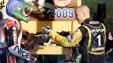 Nicki Pedersen skäller ut Ryan Sullivan i depån.