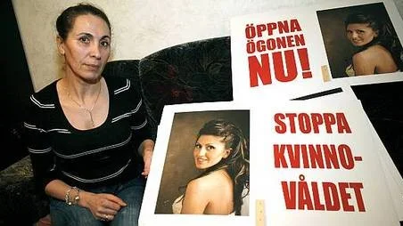 Den mördade Tubay Mavis syster Kudret Mavi anordnar på nyårsdagen en manifestation för att hedra sin systers minne.