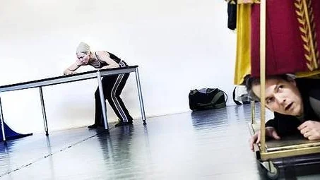 Tina Peschel och Mats Jansson	under repetitionerna av Kejsarens nya kläder.