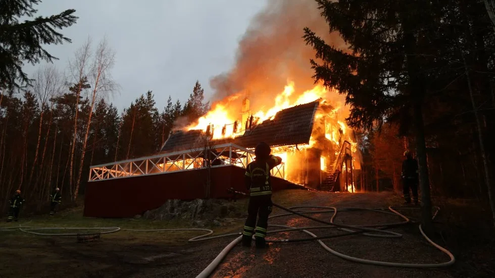 Släckningarbetet vid hvb-hemmet Hoppet Kil nordväst om Uppsala pågick i flera timmar.