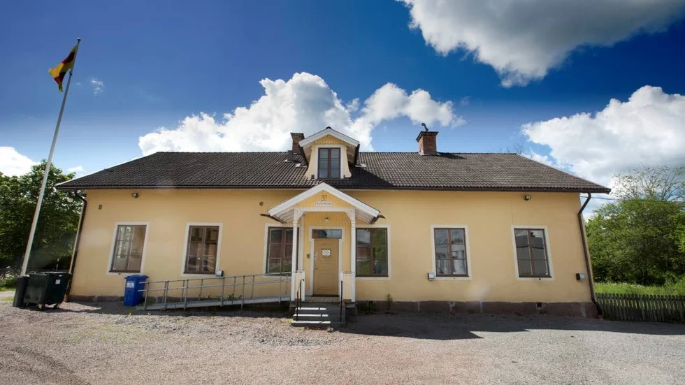 Kyrkskolan renoverades för en miljon kronor, men arbetsmiljöproblemen bestod och står nu oanvänd.