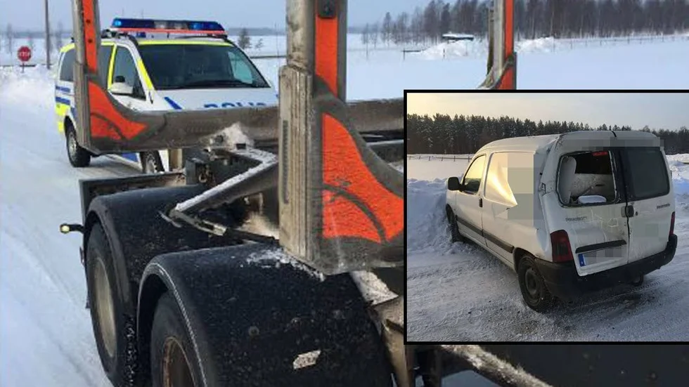 Lastbilssläpet orsakade så pass stora skador på skåpbilen att den fick skrotas.