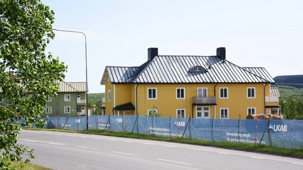 Frågan var om 16-mannabostäderna skulle rivas tillsammans med resten av Gruvfogdegatan eller flyttas. Beslutet blev det sistnämnda.