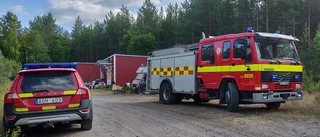 Skogsbrand i Kalix - baracker brinner