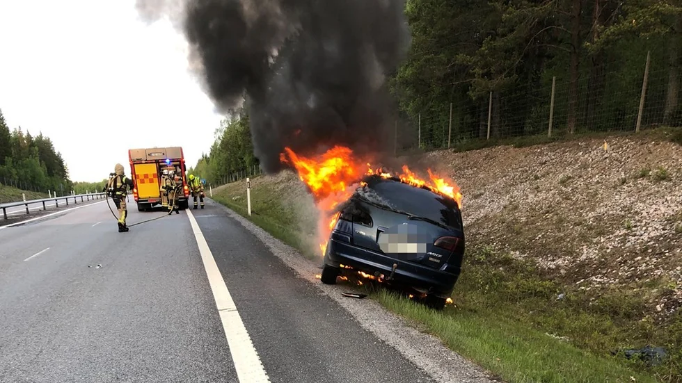 Bilbranden släcktes av räddningstjänsten.