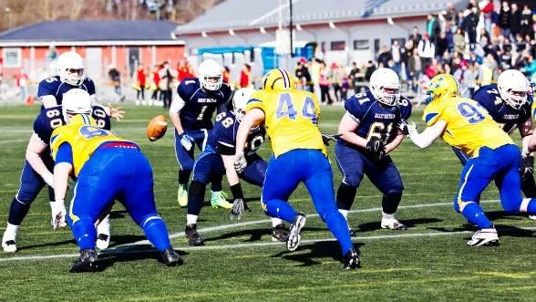 Amrikansk fotboll på löten spelplan Uppsala mellan Sverige och GBR